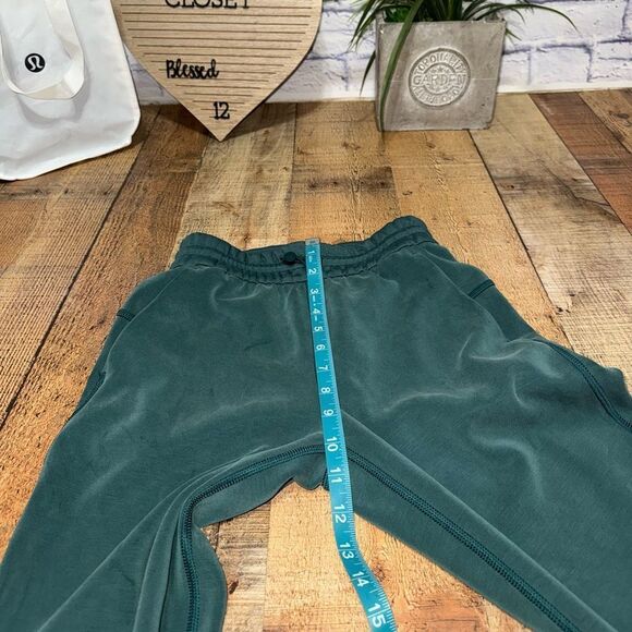 Lululemon Softstreme High-Rise Straight-Leg Cropped Pant
Dark Forest - Picture 13 of 16